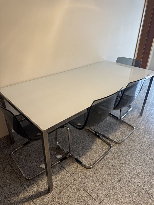 Mesa de jantar + 4 cadeiras