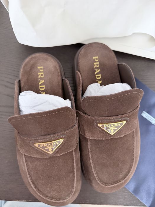 Prada chodaki klapki skórzane Brąz