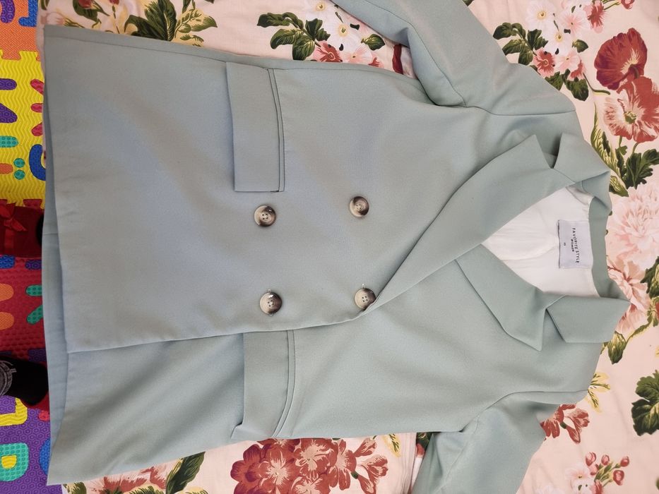 Жіночий брючний костюм