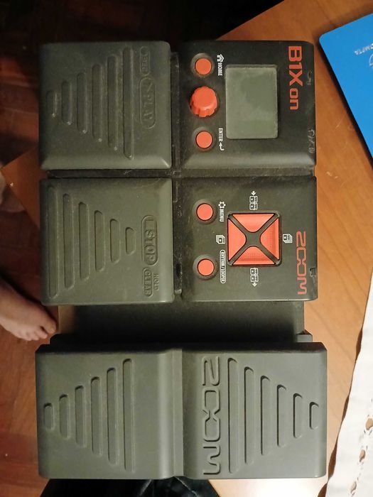 Zoom B1X On - Pedaleira de efeitos de guitarra