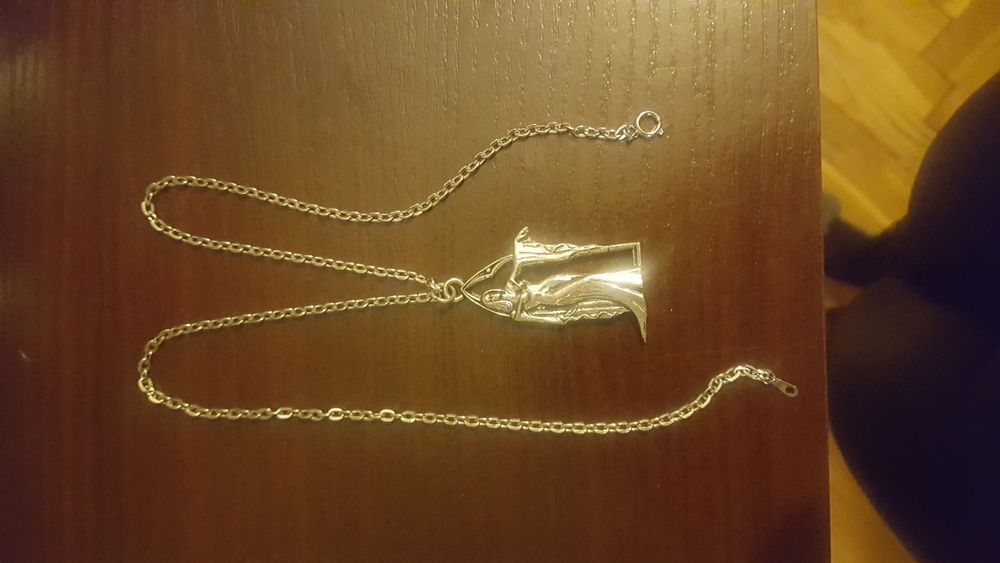Srebrny łańcuszek z zawieszką