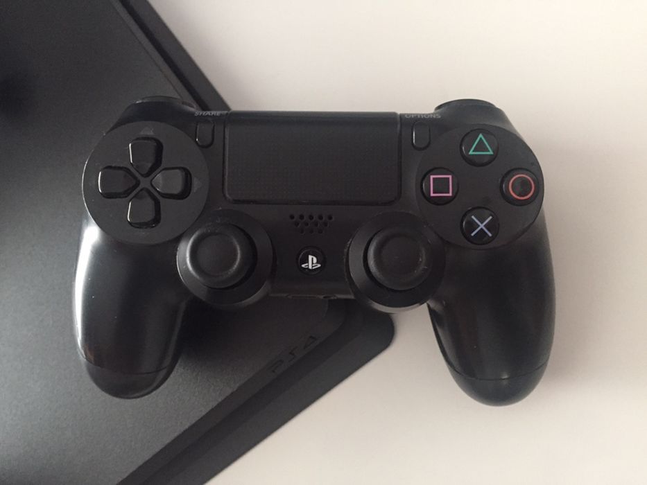PlayStation 4 Slim (PS4) - 1 TB