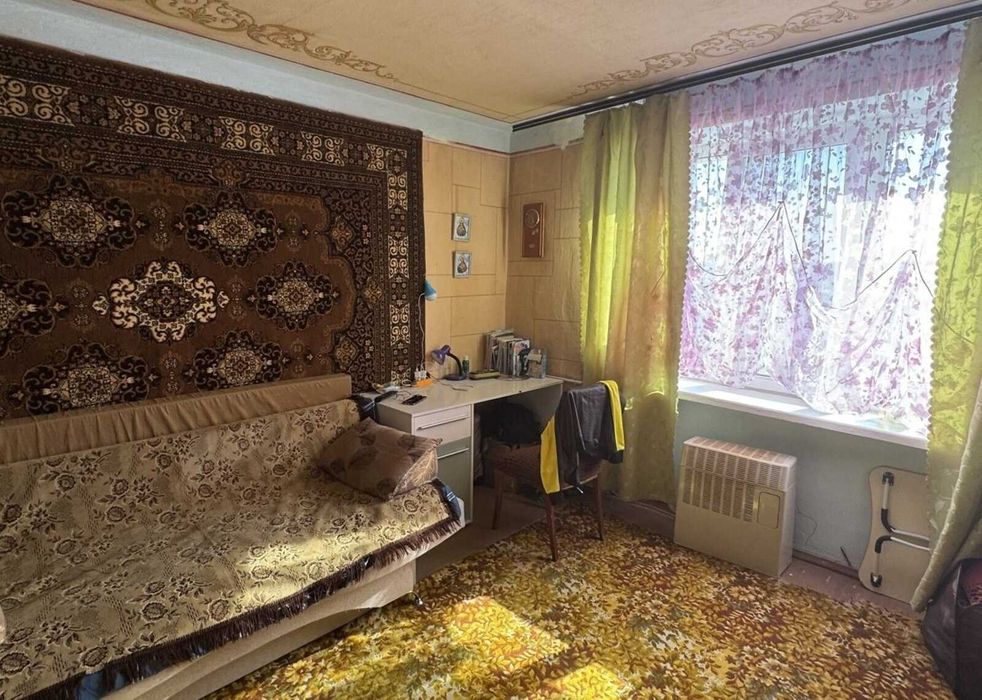 Продається двокімнатна квартира в самому центрі Гнівані