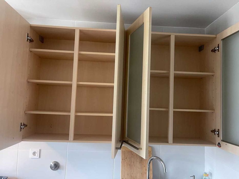 Armários superiores de cozinha em MDF, 3 unidades — 100€