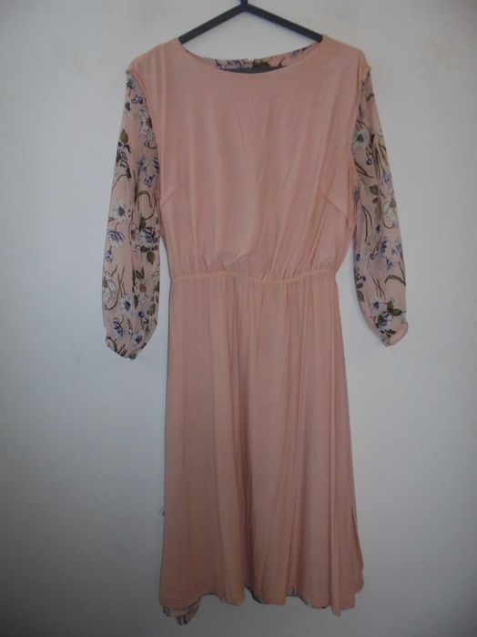 vestido de senhora muito alegre