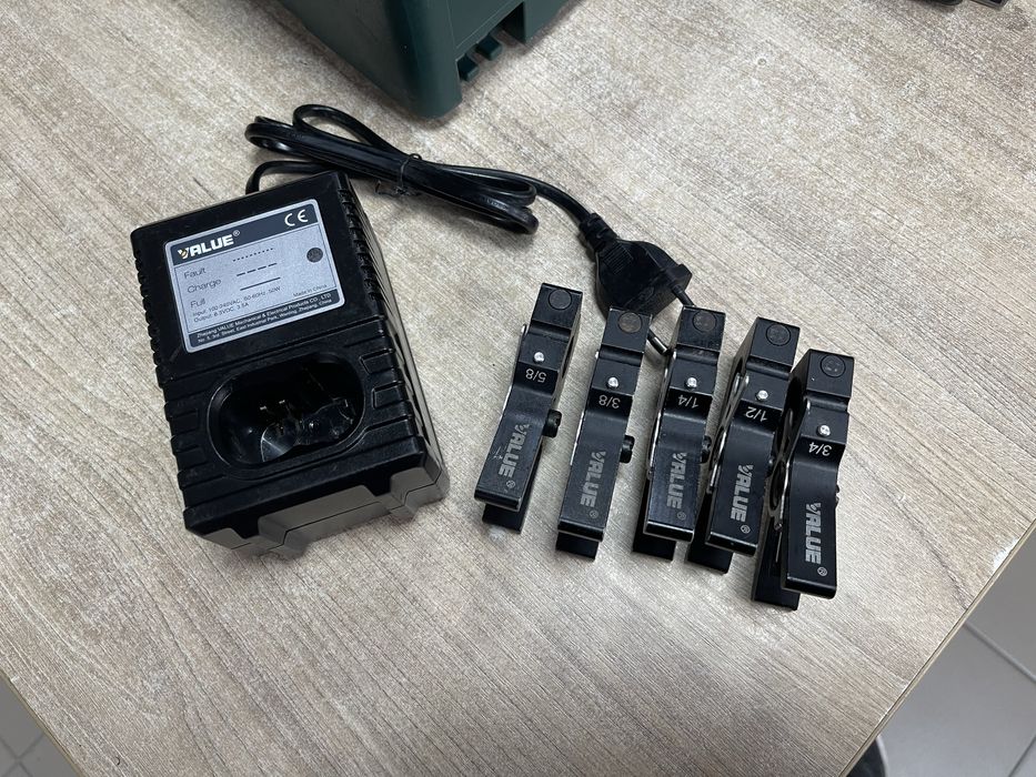 Value VET-19Li / акумуляторна вальцовка