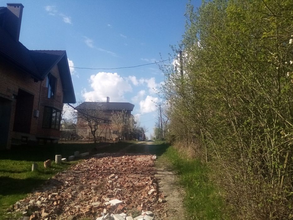 Продається дачна ділянка біля міста