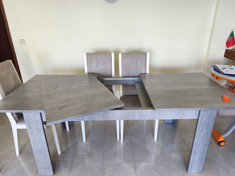 Mesa de madeira como nova