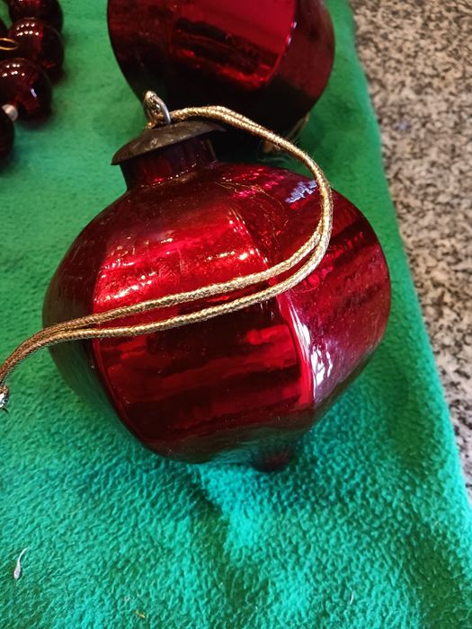 Adornos de Natal em vidro.