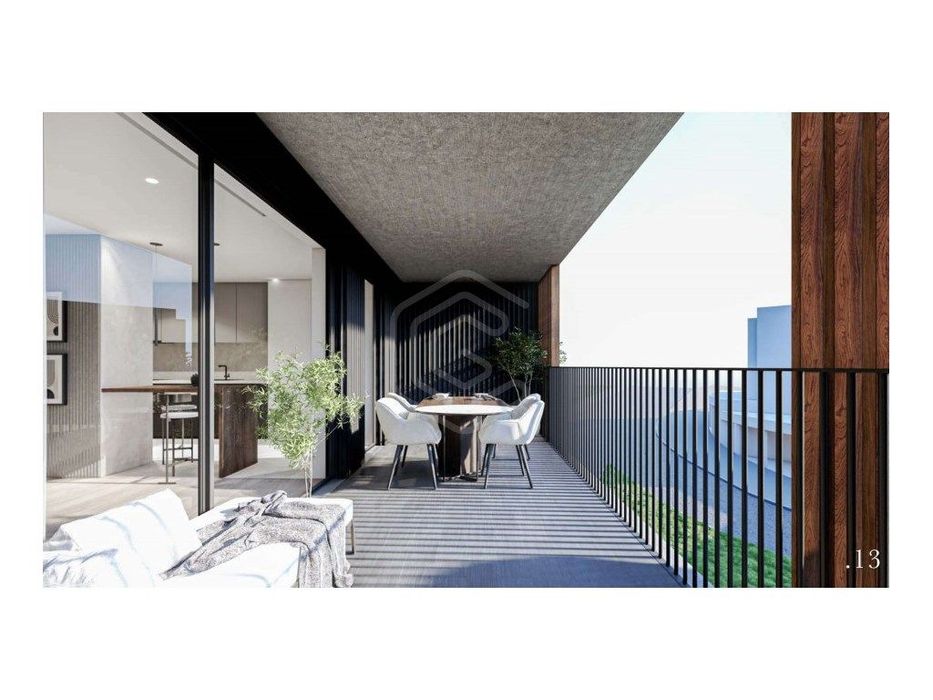 T2, com varanda com 32m2 e lugar de garagem para 1 carros.