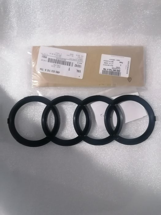 Símbolos Audi originais em preto Audi Q8 preto