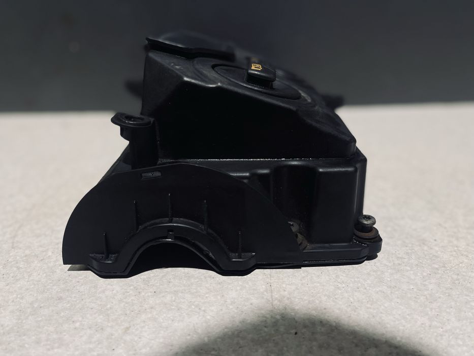 Клапанна кришка двигуна Тоуран 2.0 TDI BMM Touran клапана кришка ГБЦ