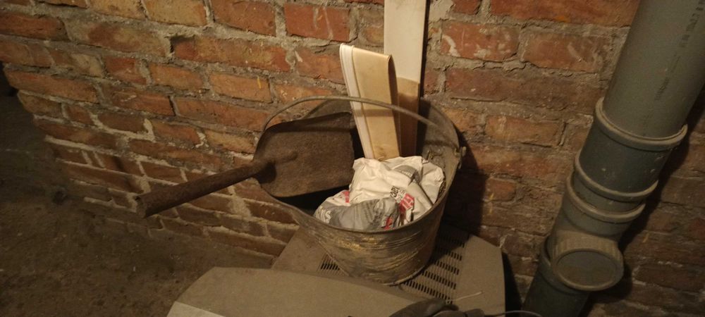 deski oraz węgiel na opał