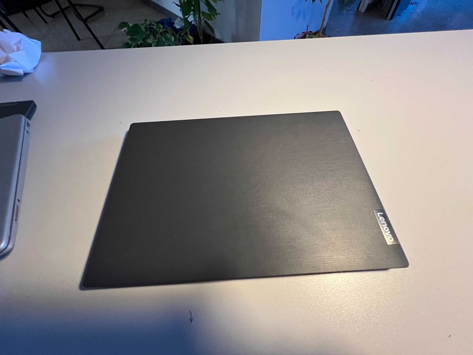 Computador portátil Lenovo V15-ADA (82C7)