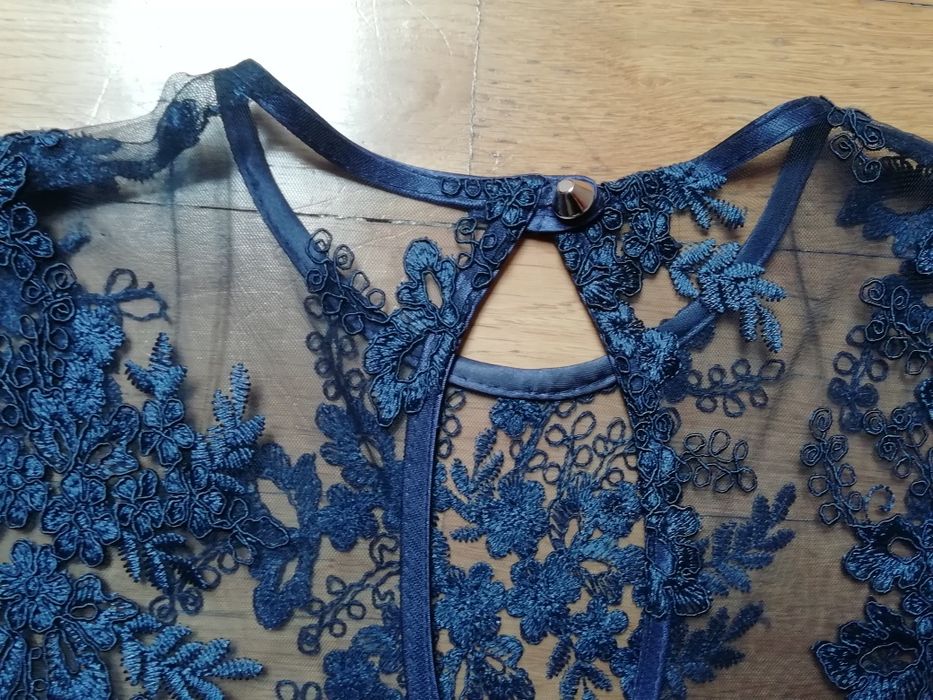 Piękna, elegancka klasyczna sukienka.