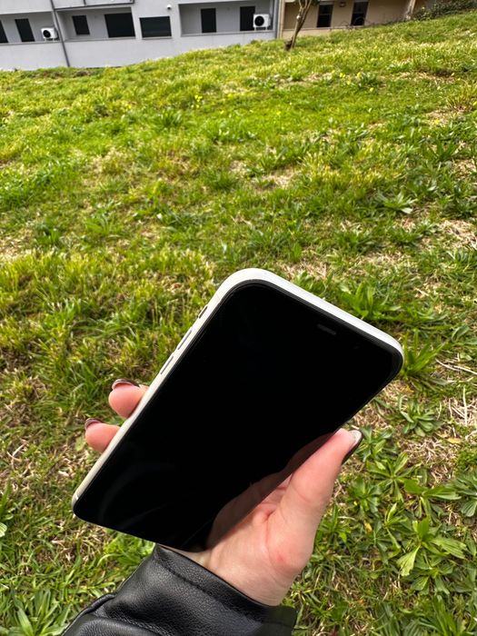 IPhone 11 128gb como novo com 5 capas negociável