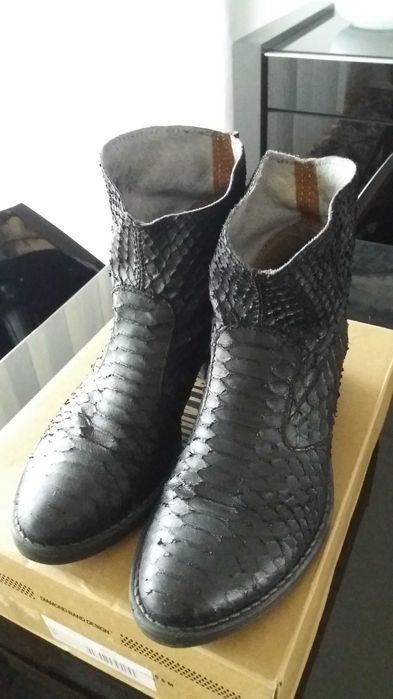 Botas em pele genuína