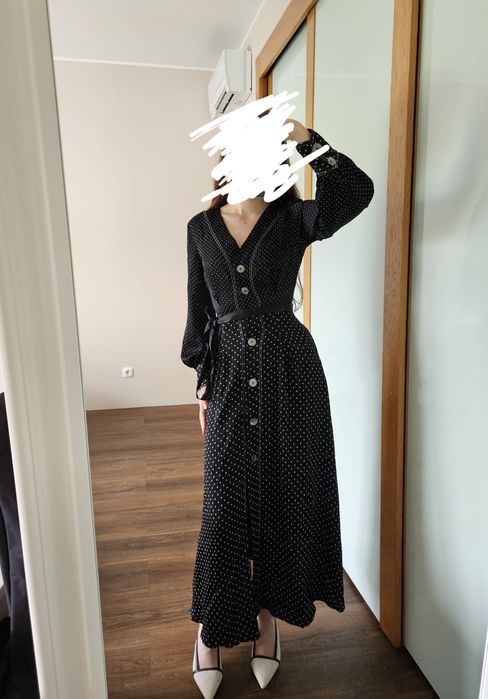Vestido preto Massimo Dutti com bolinhas