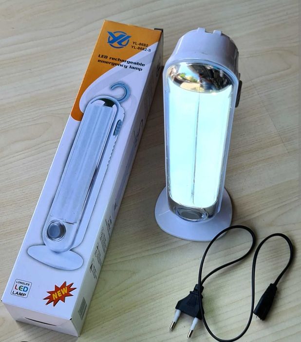 Ліхтар з вбудованим акум.  та зарядним пристроєм. Зарядки от 6 год.