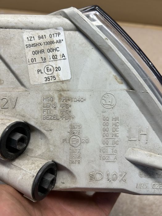 Reflektor  lewy lampa Octavia 04-08