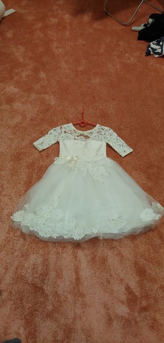 Дитяча святкова сукня.