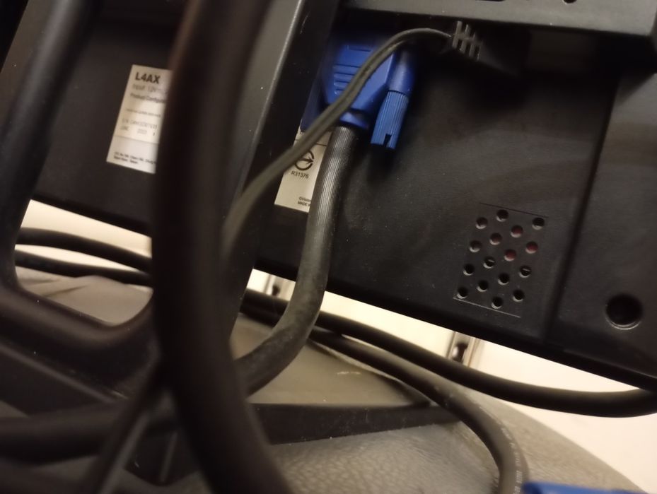 Monitor Kogi model L4AX działa