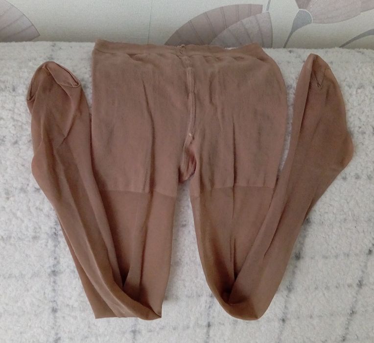 Ładne samonośne pończochy i rajstopy