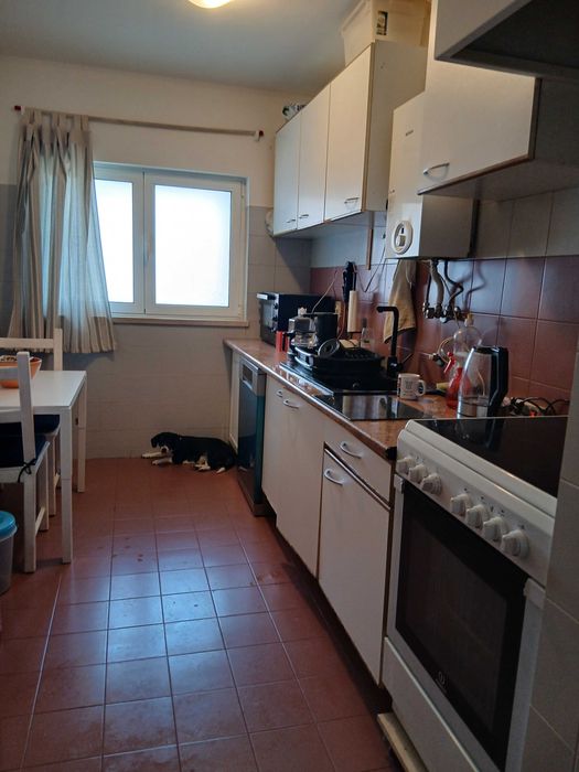 Quarto para arrendar em Monte de Caparica