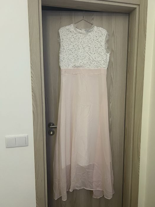 Vestido Rosa com renda branca