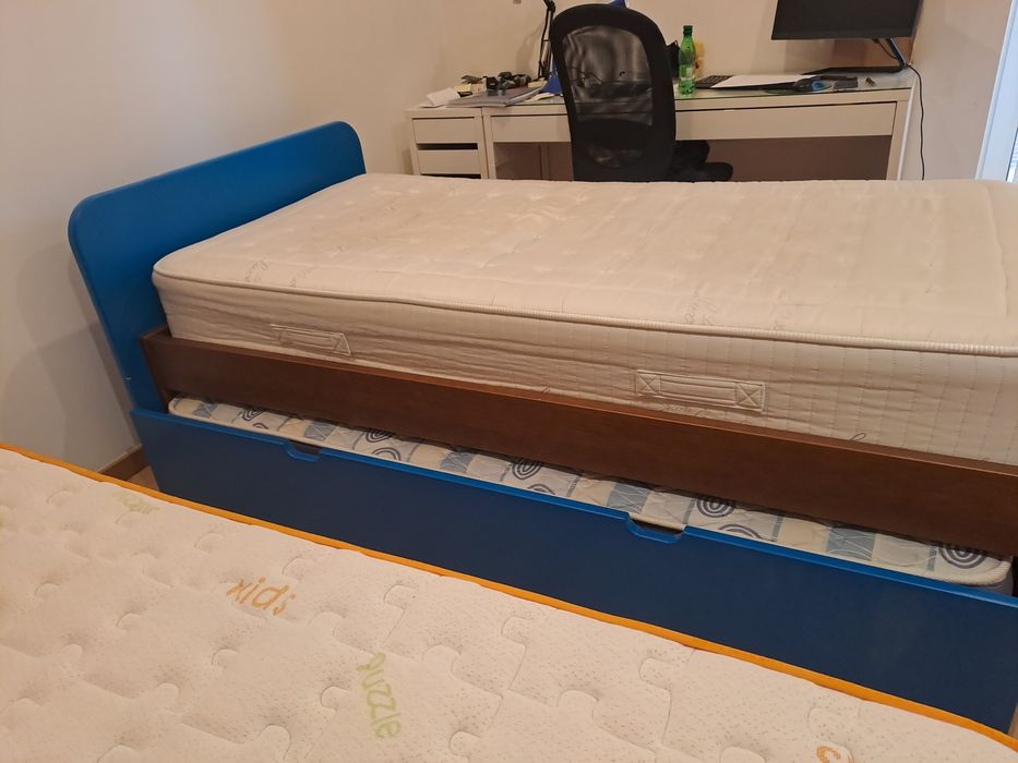 Camas Cerne e  mesa de cabeceira