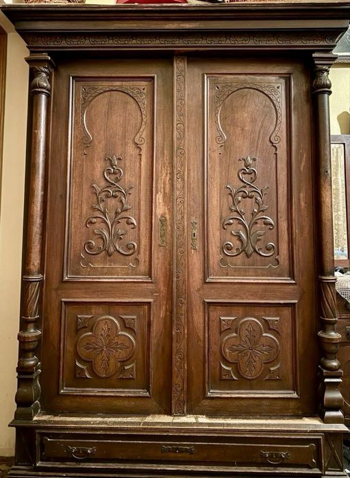 Старовинна мебель ( шкаф)