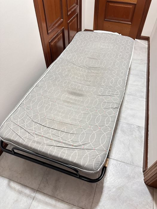 Divã de fechar e abrir com colchão