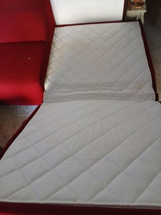 Sofá cama 3 lugares em muito bom estado
