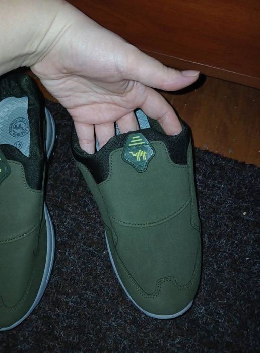 Продам взуття нове тапочки,сліпони,макасини