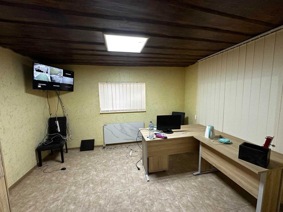 Продається комерційне приміщення в смт. Буштино