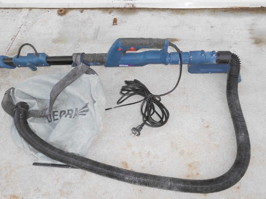 Szlifierka ścienna żyrafa do gładzi gipsu Dedra 750W z led i odkurzacz