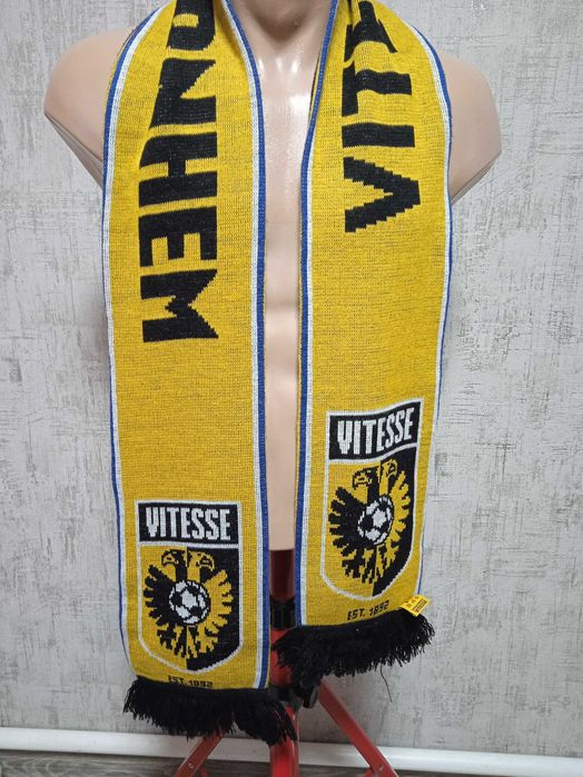 Шарф фанатов ФК  «Вите́сс» (Stichting Betaald Voetbal Vitesse)