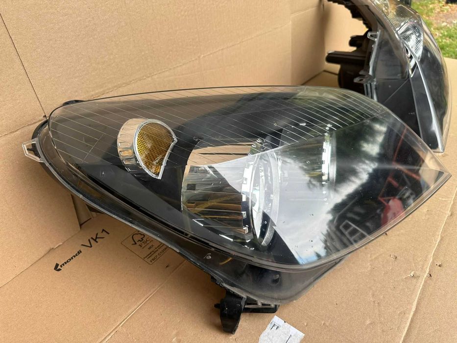 Opel Astra H III 3 04- Lampa prawa przednia przód cala orginał