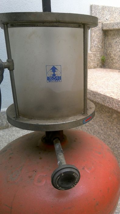 Petro max usado como lamparina.