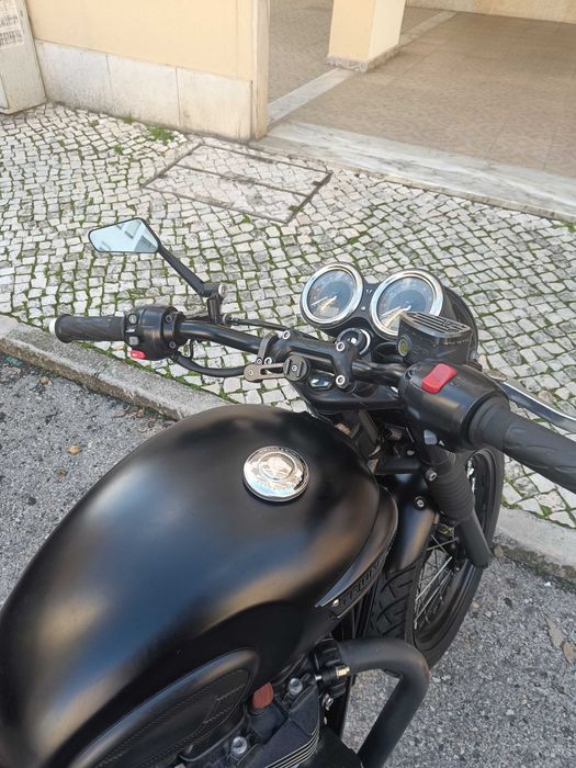 Triumph Bonneville T100 Black Edition