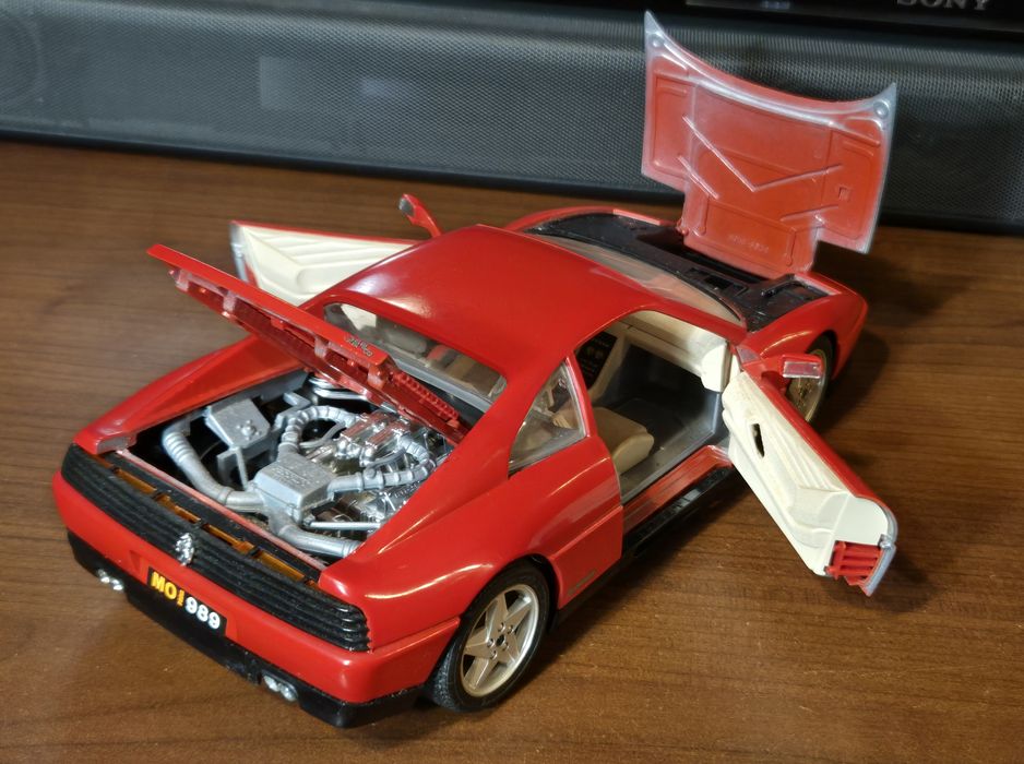 Ferrari 348 TB - Bburago, skala 1:18