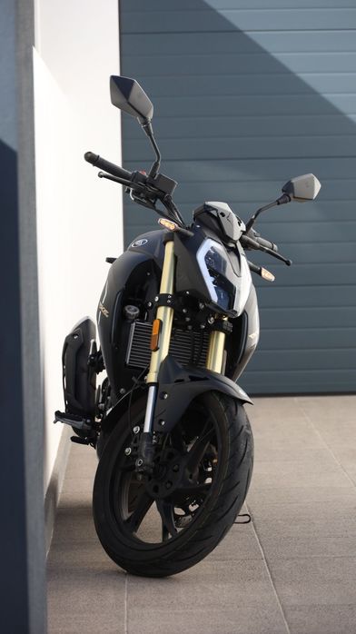 Keeway RKF 125 preta 2022