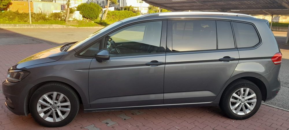 Vendo volkswagen touran 2016 em bom estado.