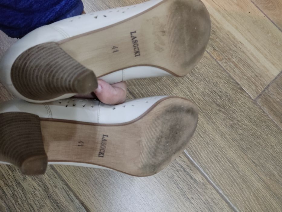 Kremowe pantofle buty Lasocki 41 skóra bdb jak nowe