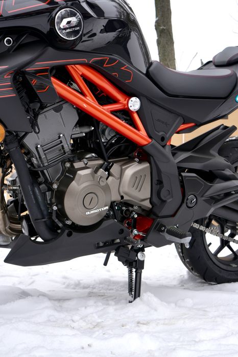 Мотоцикл QJMOTOR SRK 400