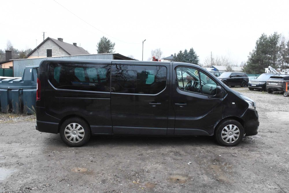 Renault Trafic 3 2017 - wnętrze fotele podsufitka tapicerka wykładzina