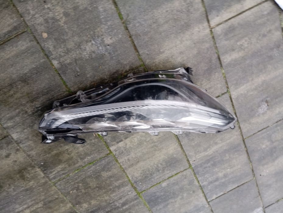 Lampa reflektor prawy przód Toyota Corolla Cross Oryginał Europa