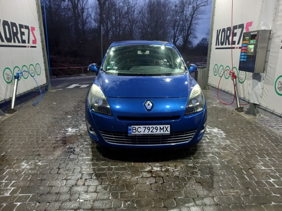 Рено меган сценік3