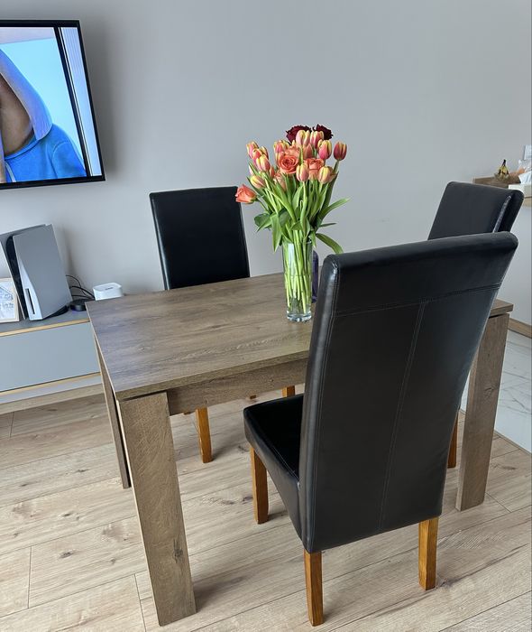 Stół z 4 krzeslami