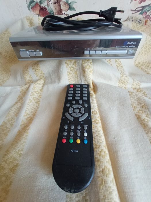 Продаю тюнер для прийому  програм  супутникового ТБ